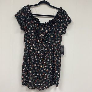NEVER WORN 💕 Off the shoulder floral romper.